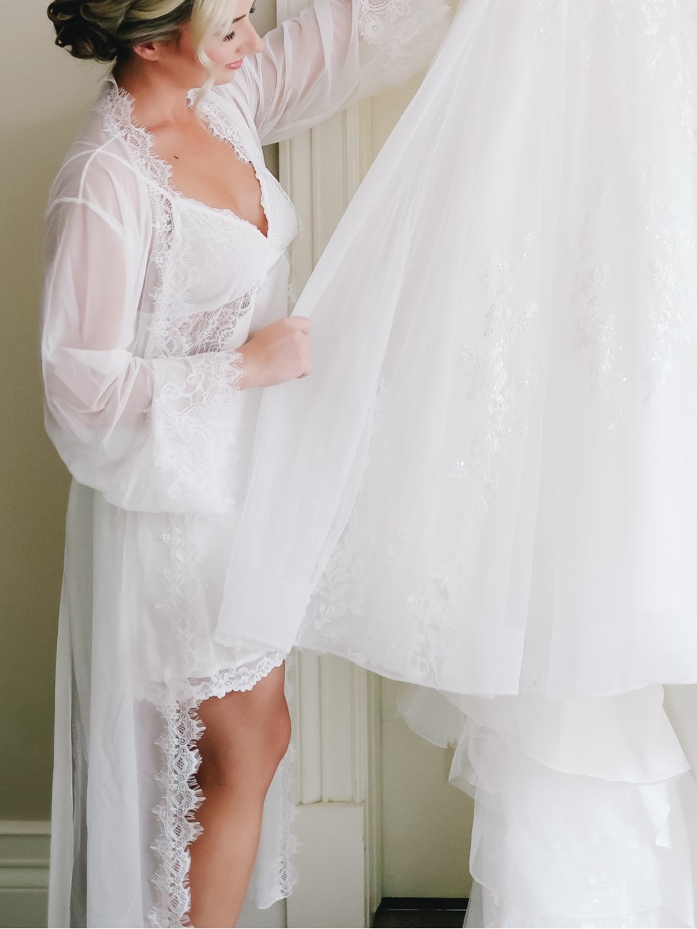 Elegant White Lace Robe & Night Gown